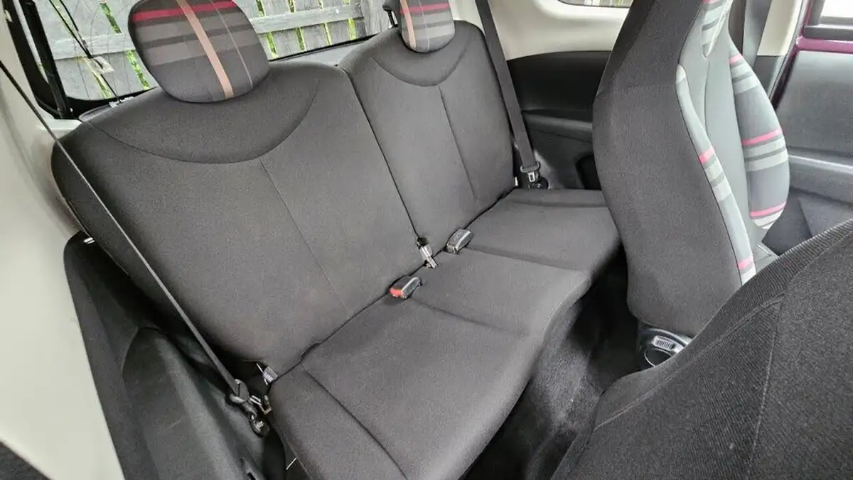 2016-peugeot-108-12-puretech-allure-hatchback-3d-big-33