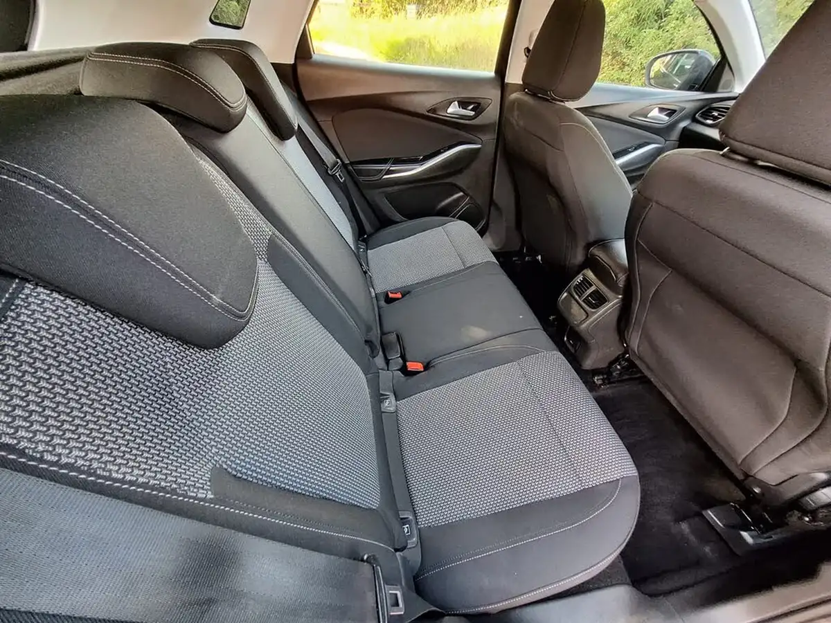 2018-vauxhall-grandland-x-12-se-132ps-big-10