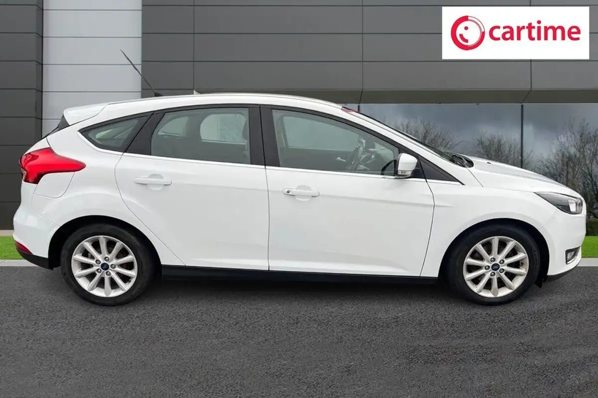 2015-ford-focus-15tdci-titanium-hatchback-big-1