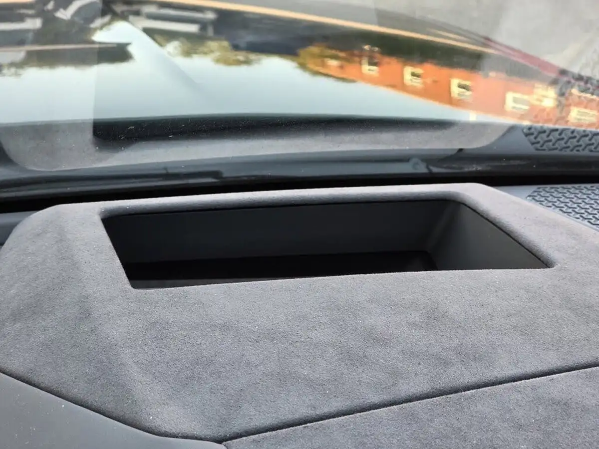 2025-lamborghini-urus-40-no-trim-big-50