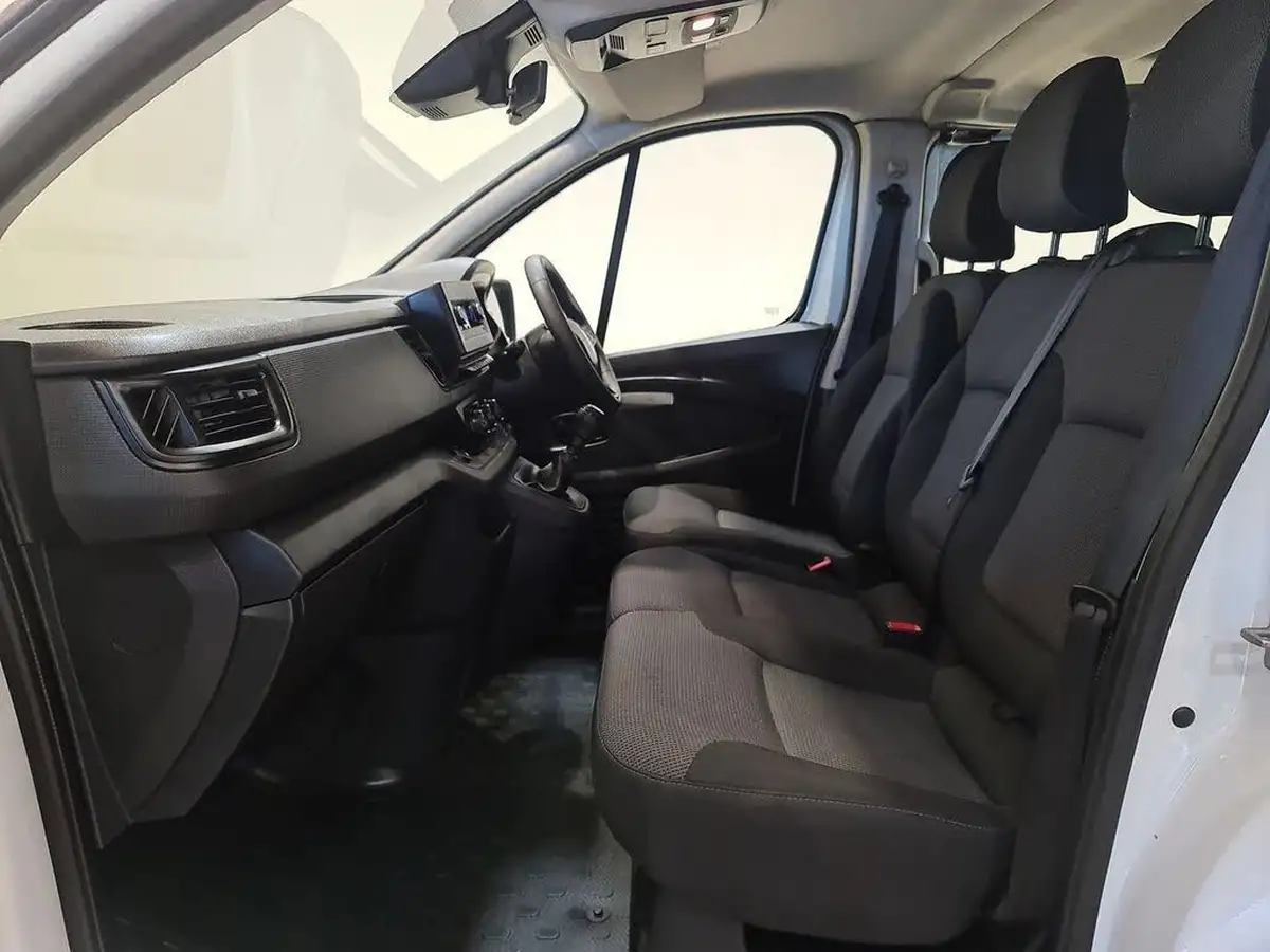 2023-renault-trafic-passenger-20-blue-dci-sl28-150-business-big-18