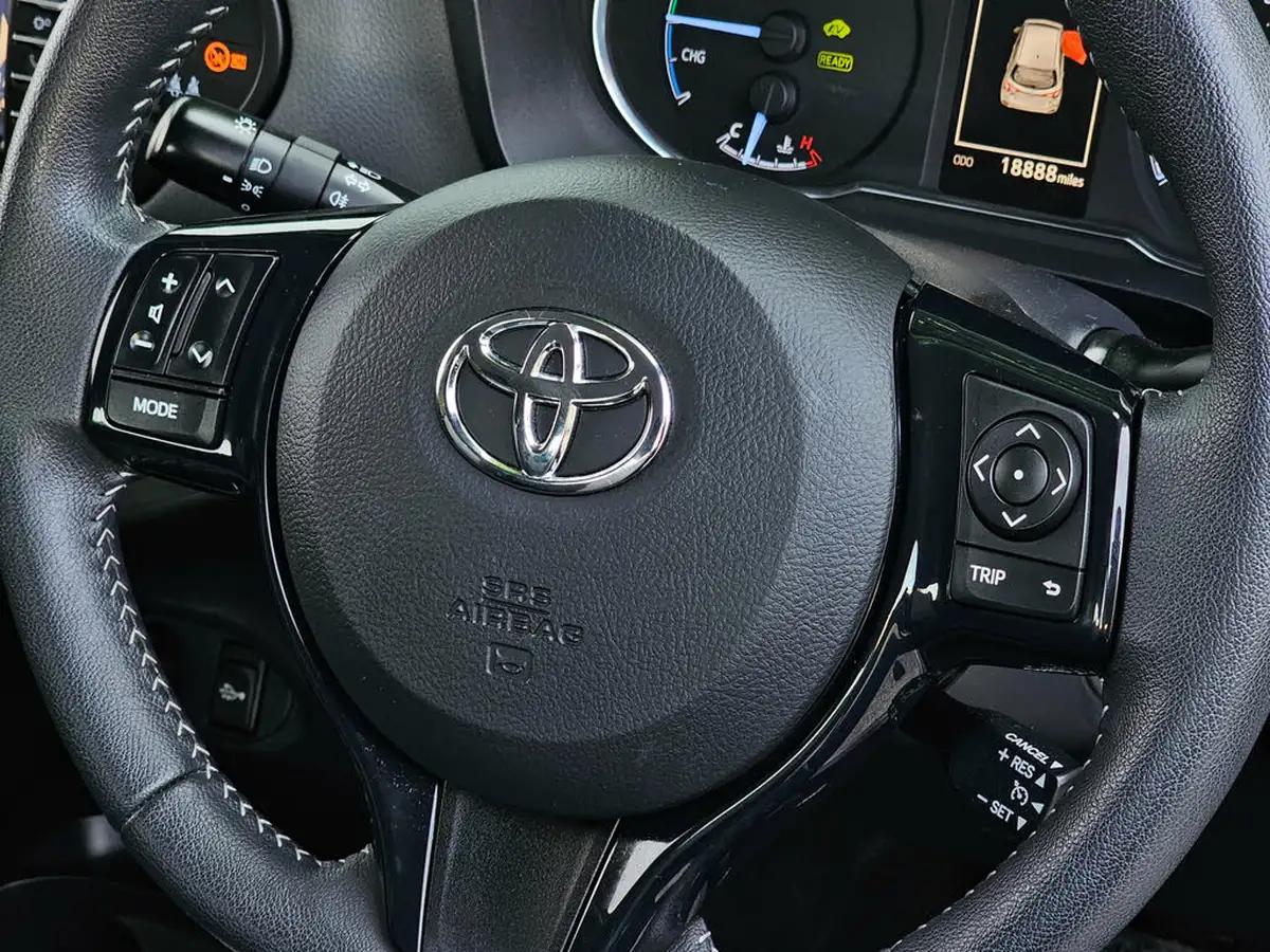 2019-toyota-yaris-15-vvt-i-icon-tech-98bhp-hybrid-1497cc-e-cvt-big-23