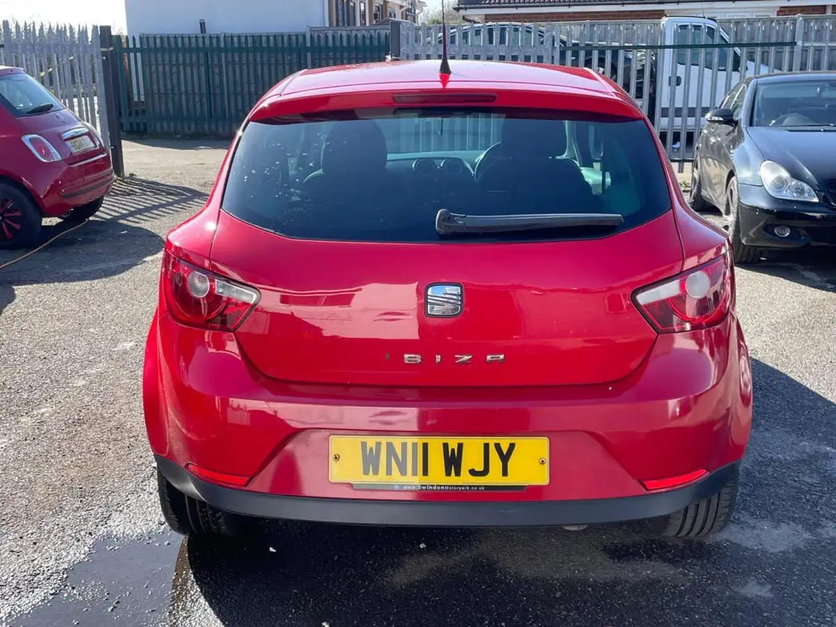 2011-seat-ibiza-14-se-copa-16v-sportcoupe-hatchback-3d-big-5