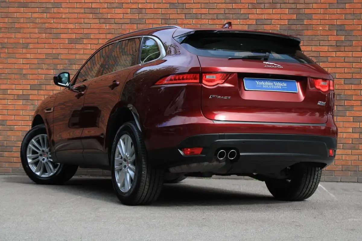 2016-jaguar-f-pace-20-i4d-portfolio-awd-auto-big-2
