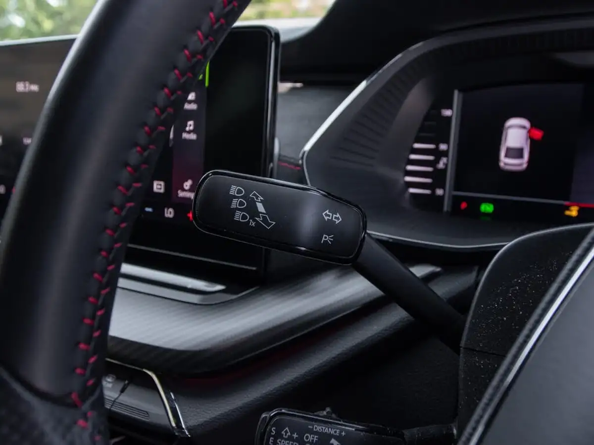 2023-skoda-octavia-20-tsi-vrs-hatchback-dsg-big-17