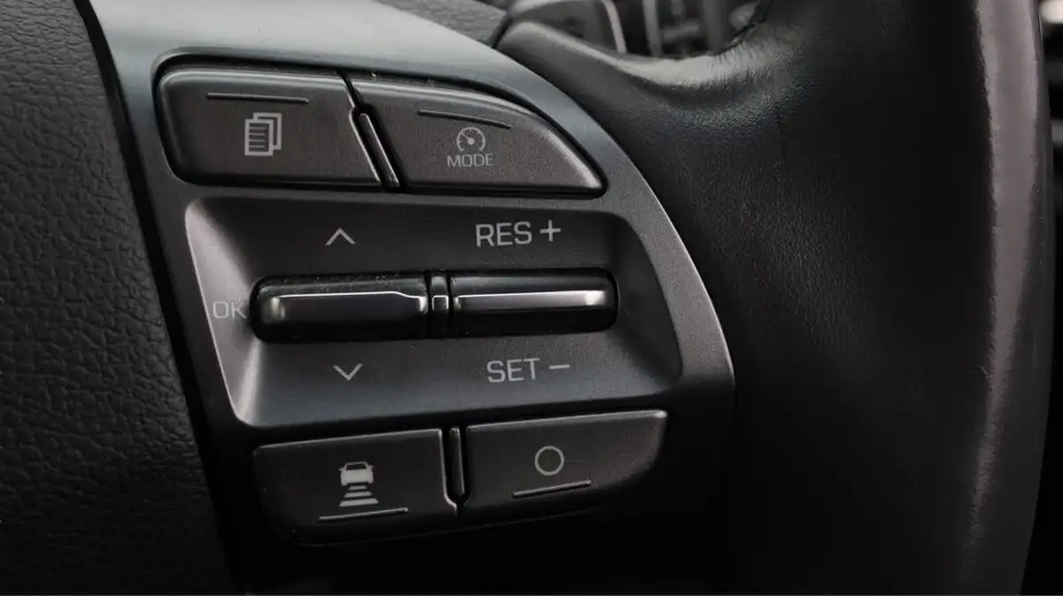 2022-hyundai-ioniq-e-premium-electric-big-24