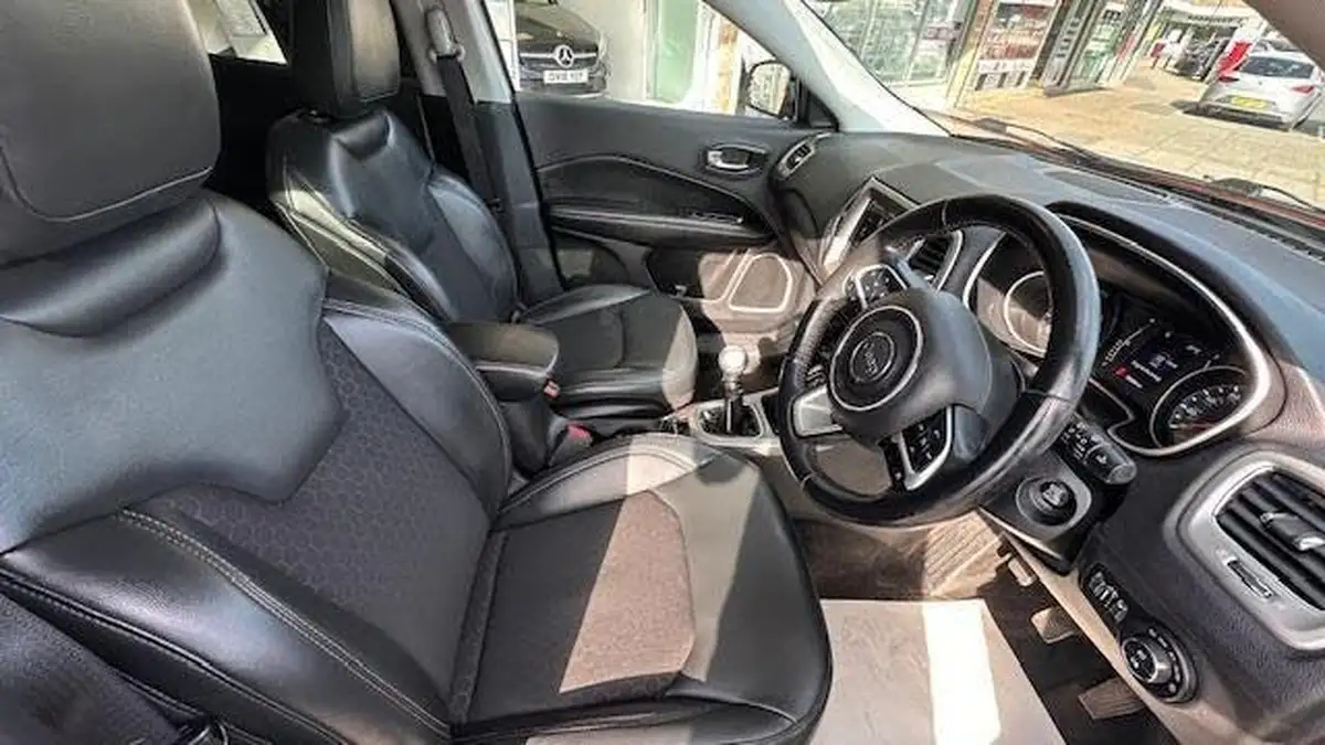 2018-jeep-compass-14-multiair-ii-longitude-big-23