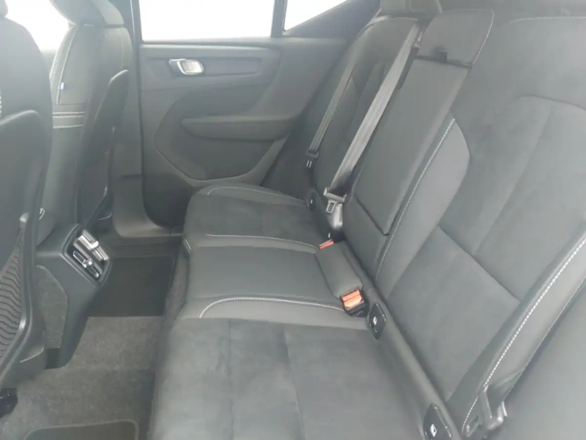 2024-volvo-xc40-20-b3-plus-big-5