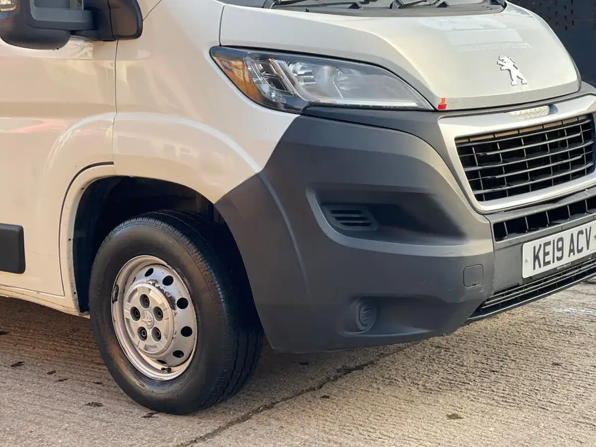 2019-peugeot-boxer-20-bluehdi-335-l2-h2-big-16