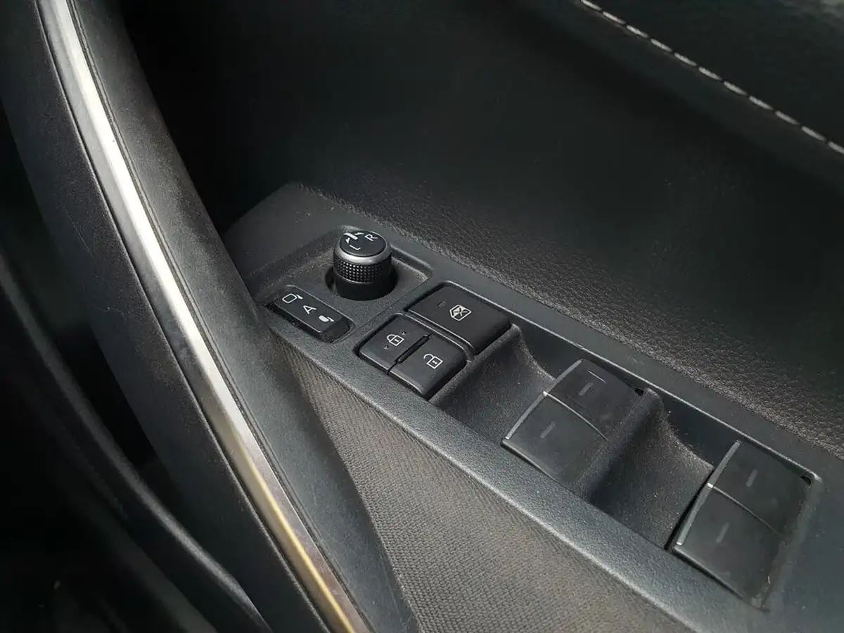 2019-toyota-corolla-12-vvt-i-design-spare-wheel-hatchback-big-25