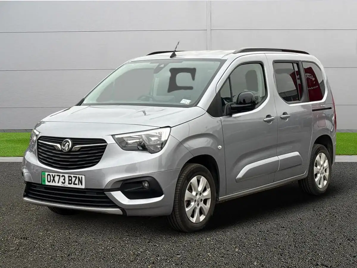 2024-vauxhall-combo-life-e-ultimate-big-2