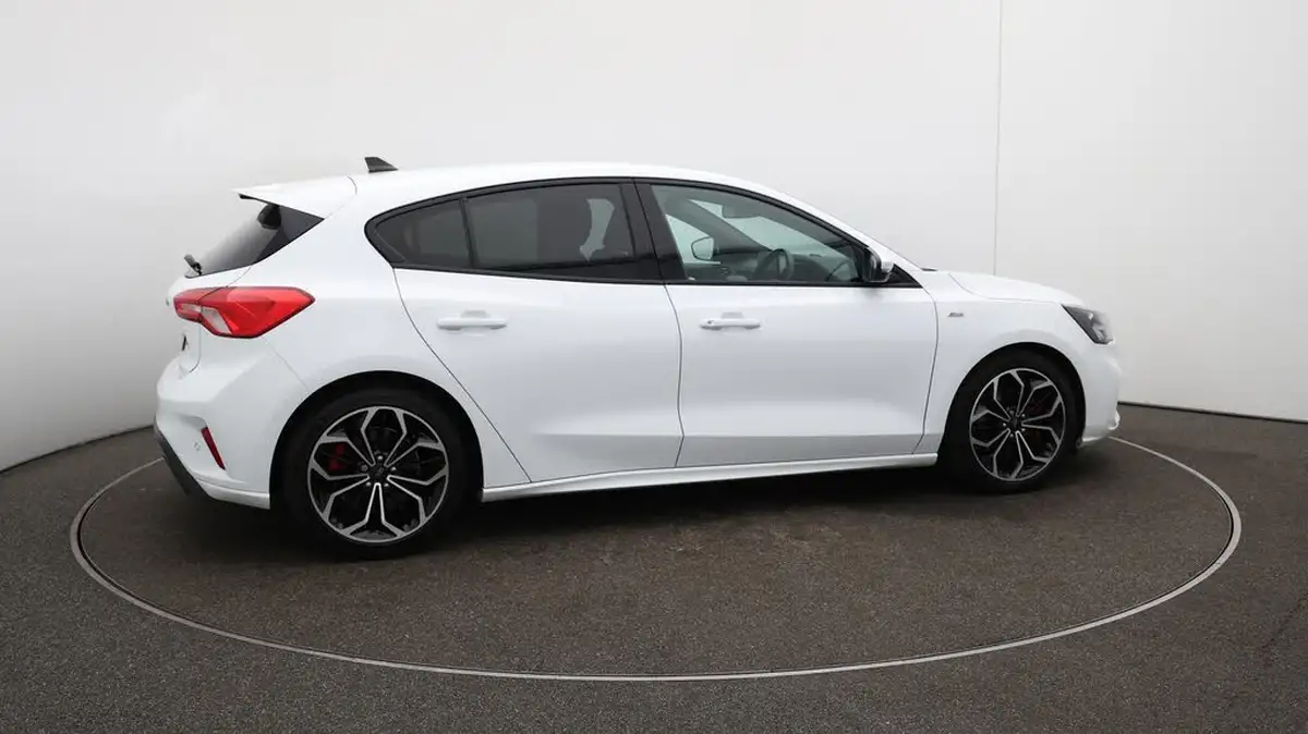 2020-ford-focus-20-st-line-x-hatchback-big-41