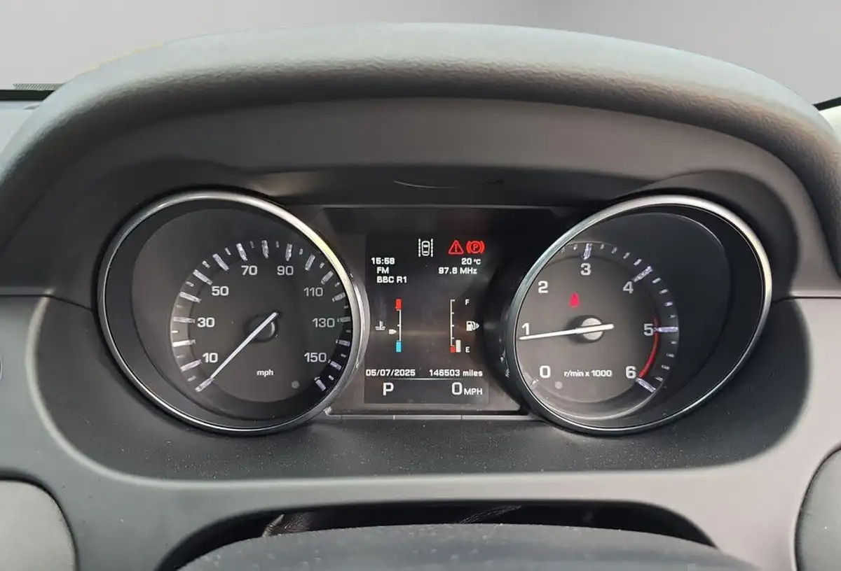 2015-land-rover-discovery-sport-22td-hse-awd-auto-big-17