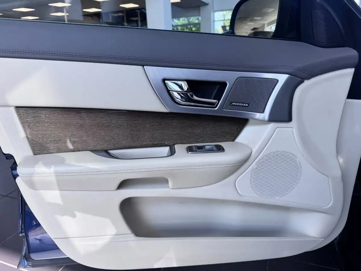 2014-jaguar-xf-30td-premium-luxury-saloon-4d-big-29