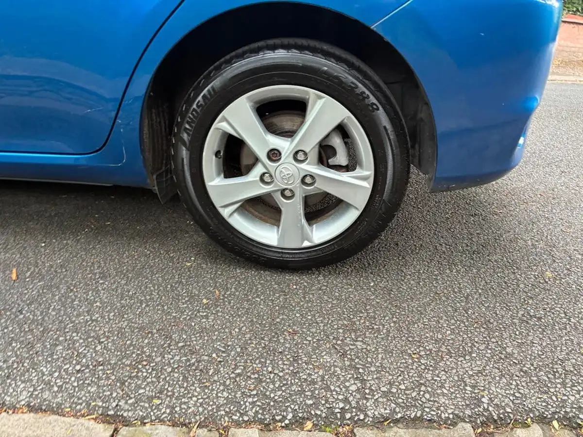 2011-toyota-auris-133-vvt-i-edition-5d-big-21