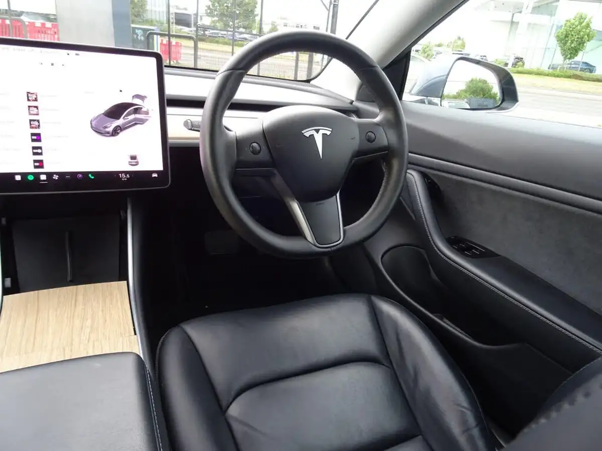 2020-tesla-model-3-e-long-range-big-13