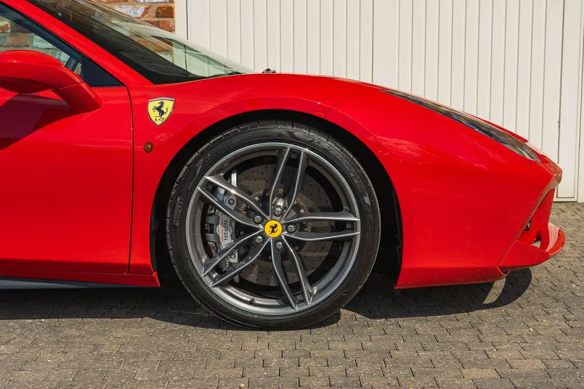 2017-ferrari-488-39-488-spider-big-27
