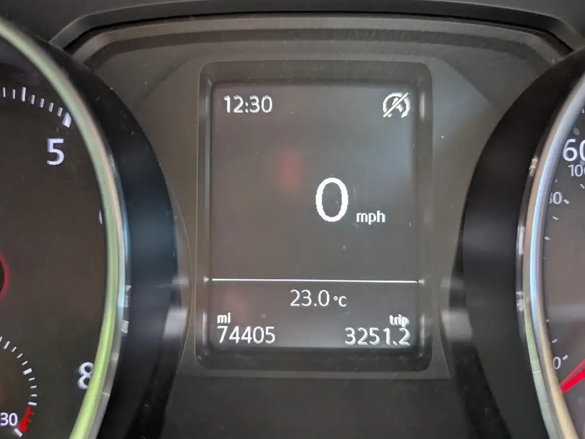 2015-volkswagen-polo-18-tsi-gti-3d-big-10