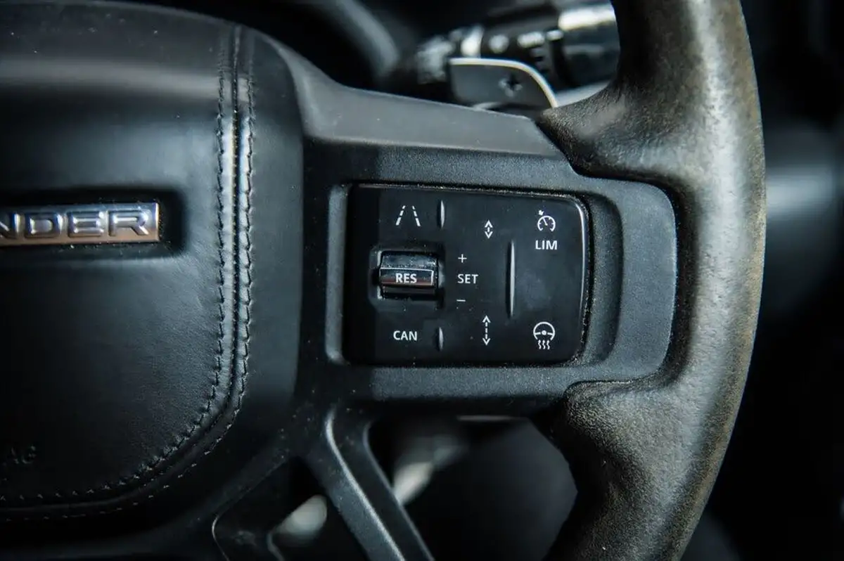 2022-land-rover-110-defender-50-p525-v8-big-17