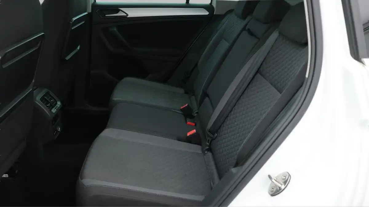 2018-volkswagen-tiguan-14-tsi-se-navigation-125ps-ss-big-16