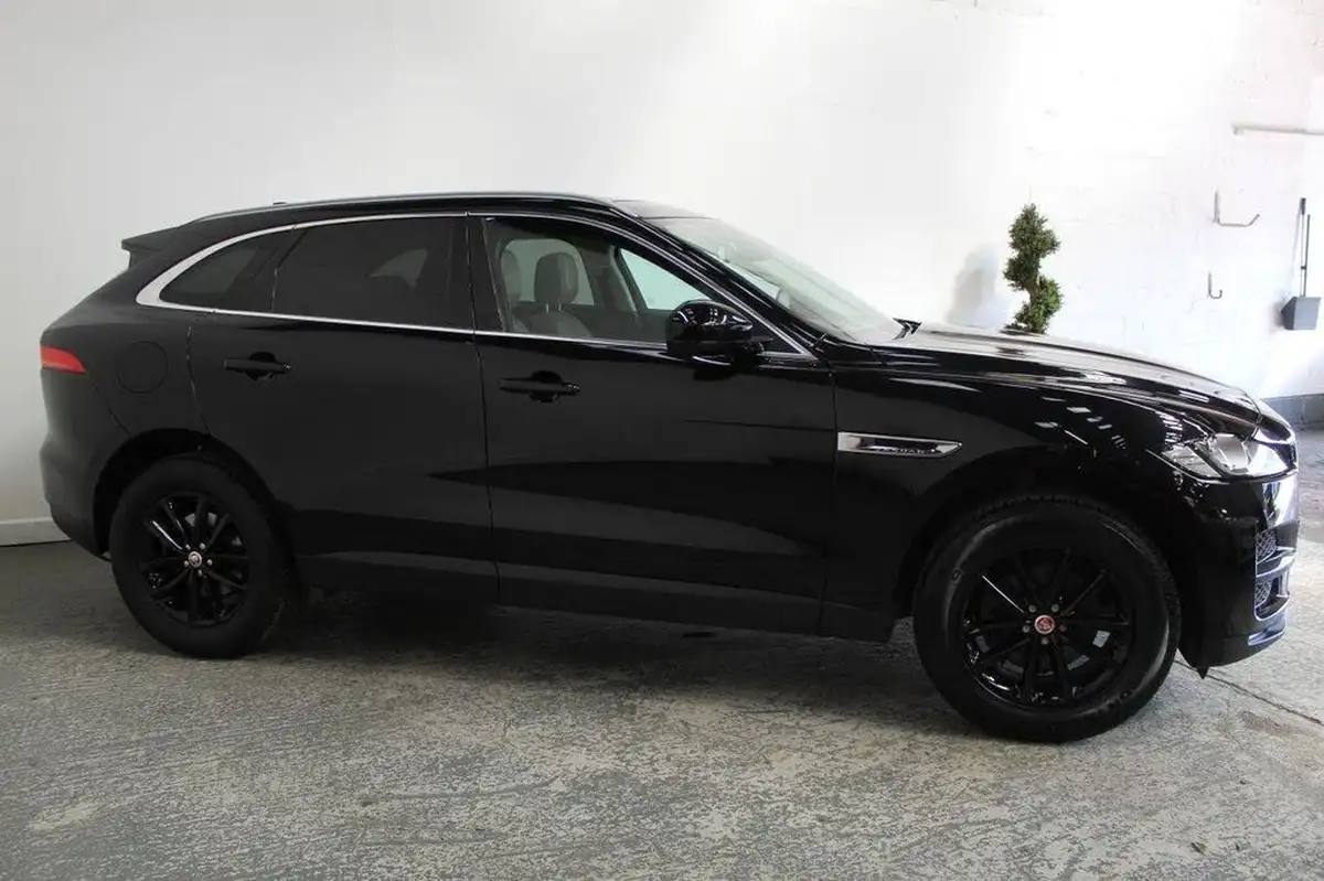 2017-jaguar-f-pace-20-i4d-prestige-180ps-awd-auto-big-3
