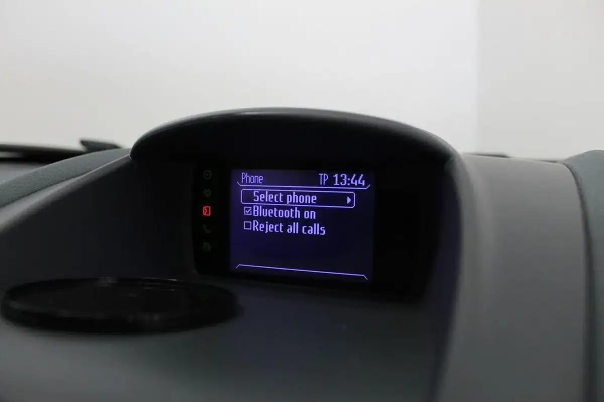 2011-ford-fiesta-16td-titanium-dpf-5d-big-34