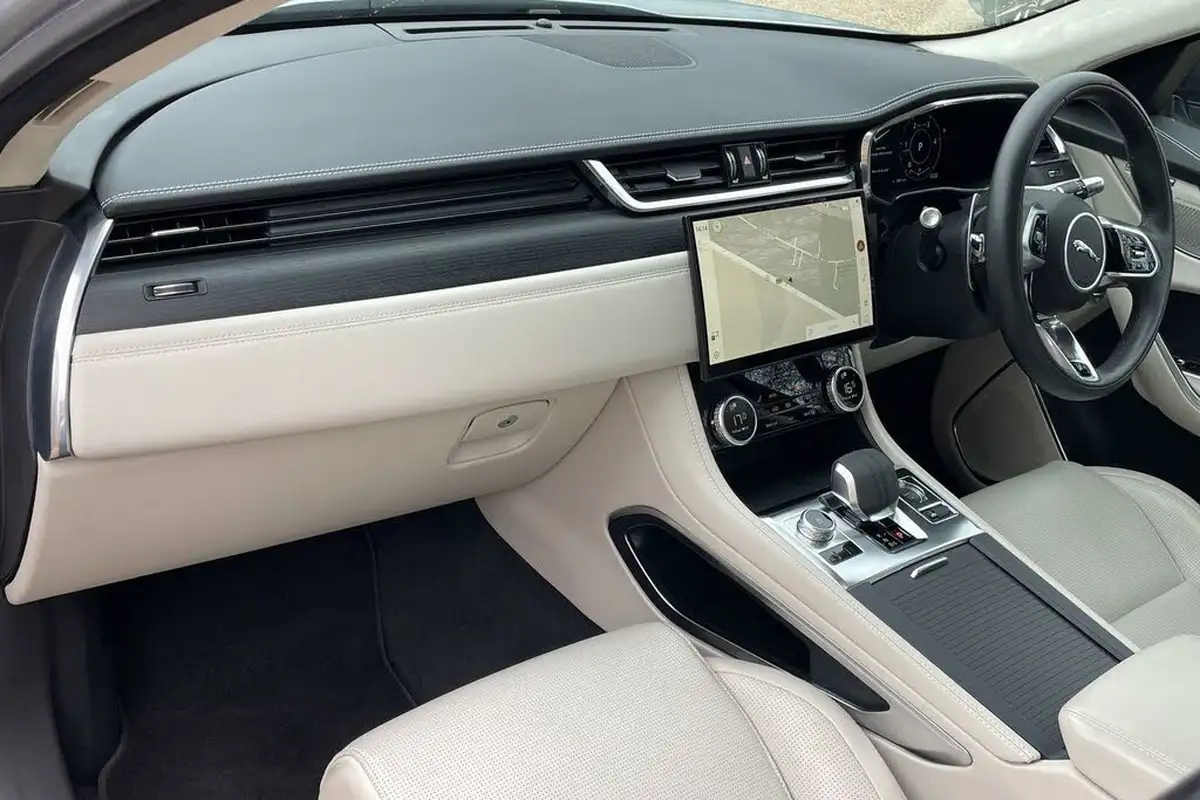 2022-jaguar-f-pace-20-d200-r-dynamic-hse-big-26