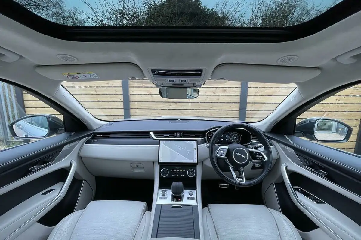 2022-jaguar-f-pace-20-d200-r-dynamic-hse-big-2