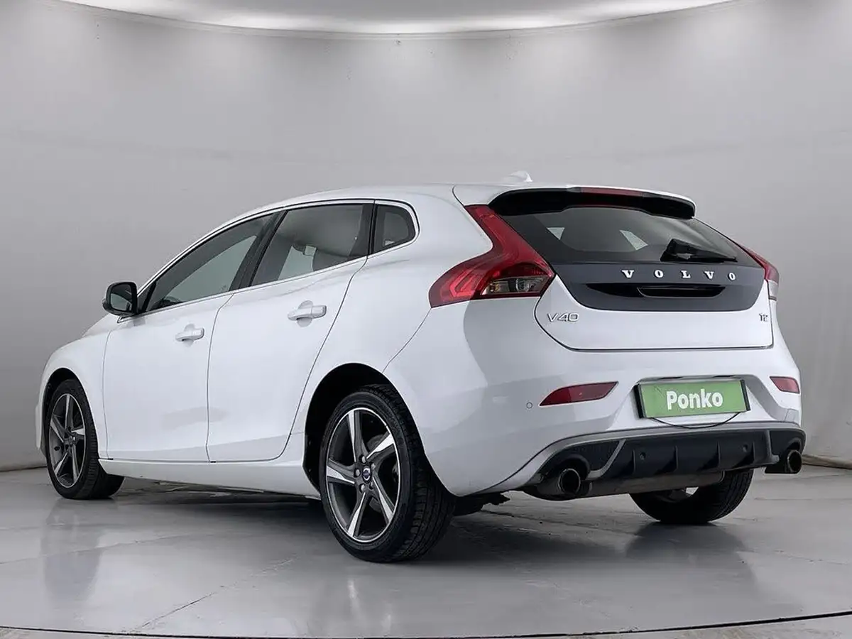 2016-volvo-v40-20-t2-r-design-big-2