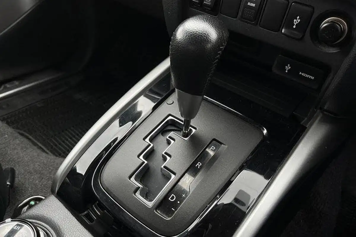 2019-mitsubishi-l200-24di-d-barbarian-eu6b-auto-big-27