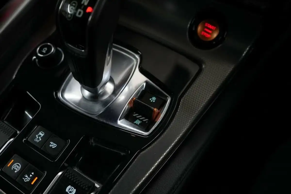 2013-jaguar-f-type-50-s-big-28