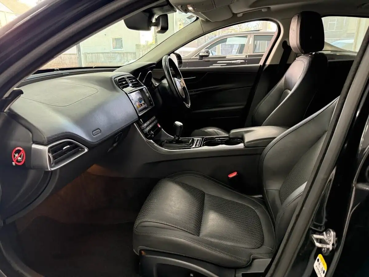 2016-jaguar-xe-20d-portfolio-163ps-big-15