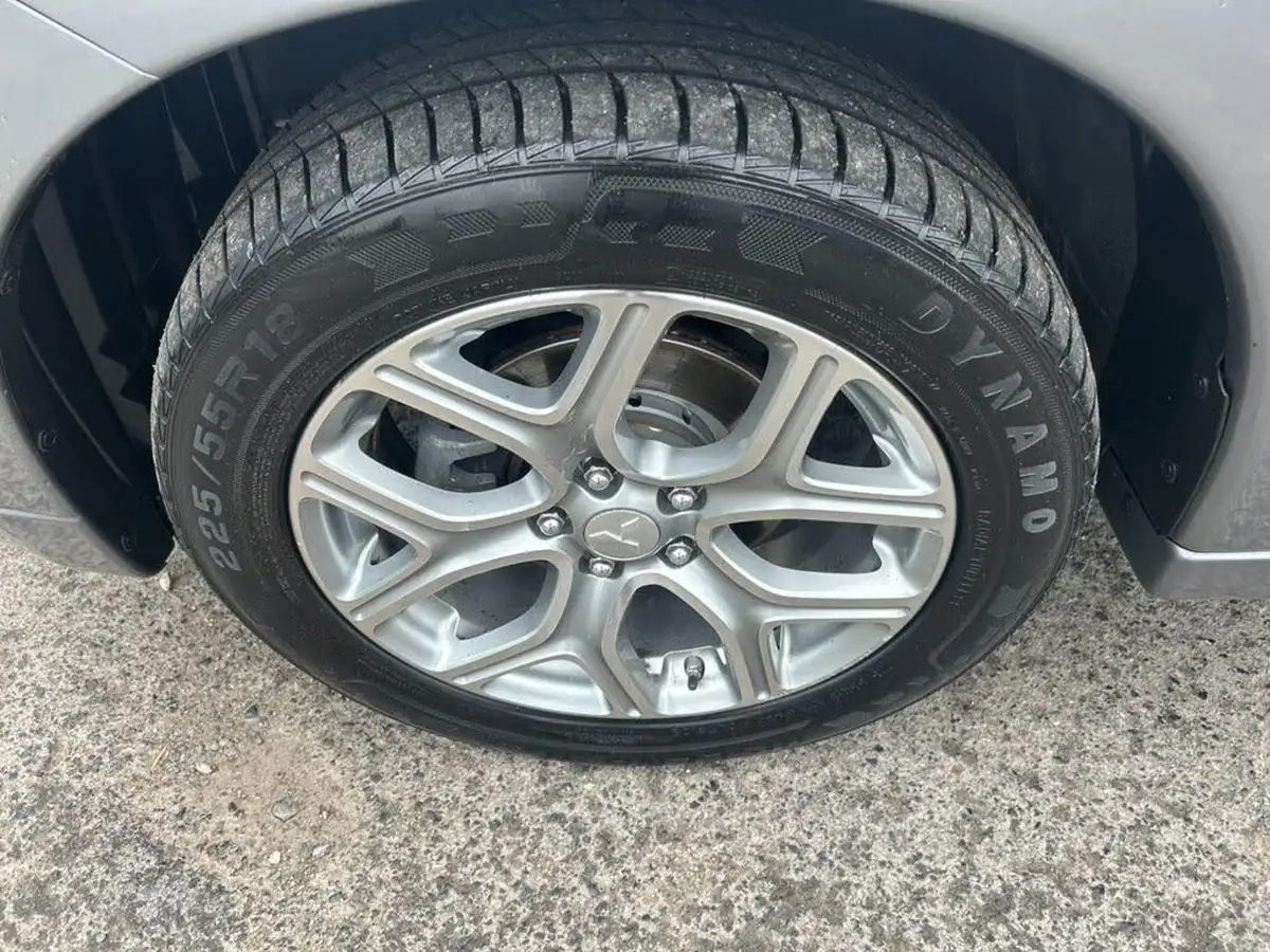 2015-mitsubishi-outlander-20-gx4hs-phev-big-6