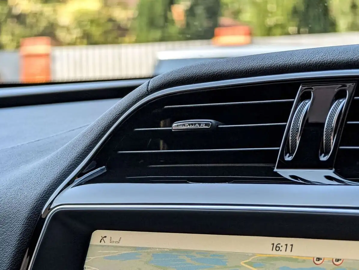 2020-jaguar-f-pace-50-v8-sc-svr-big-38