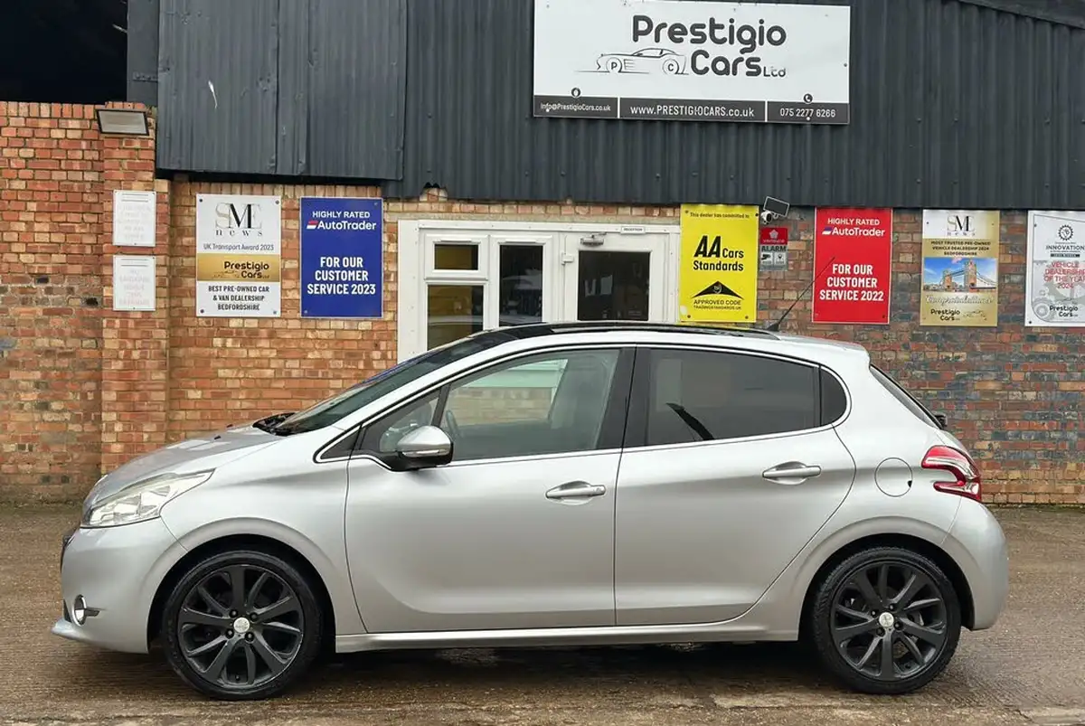 2012-peugeot-208-16-feline-vti-120bhp-5d-big-5