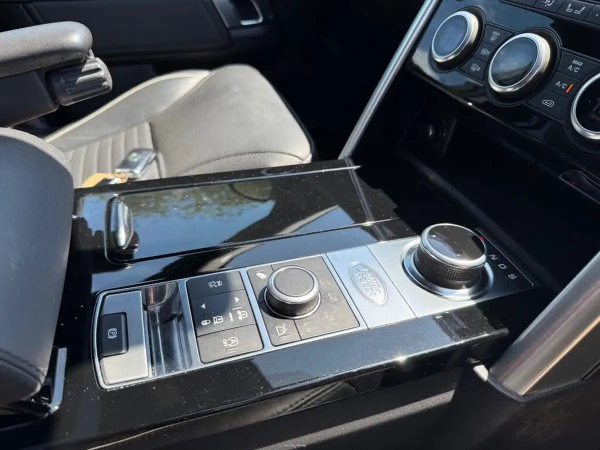 2019-land-rover-discovery-30-sd6-commercial-hse-big-20