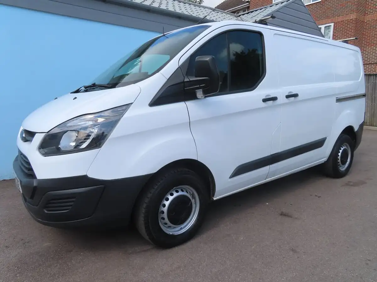 2017-ford-transit-custom-20tdci-310-l1h1-105pseu6-panel-van-big-7