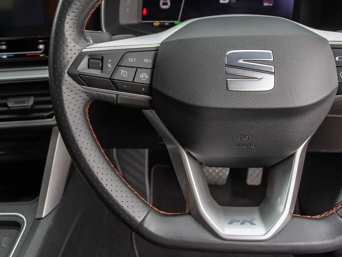 2020-seat-leon-14-e-hybrid-fr-hatchback-big-18