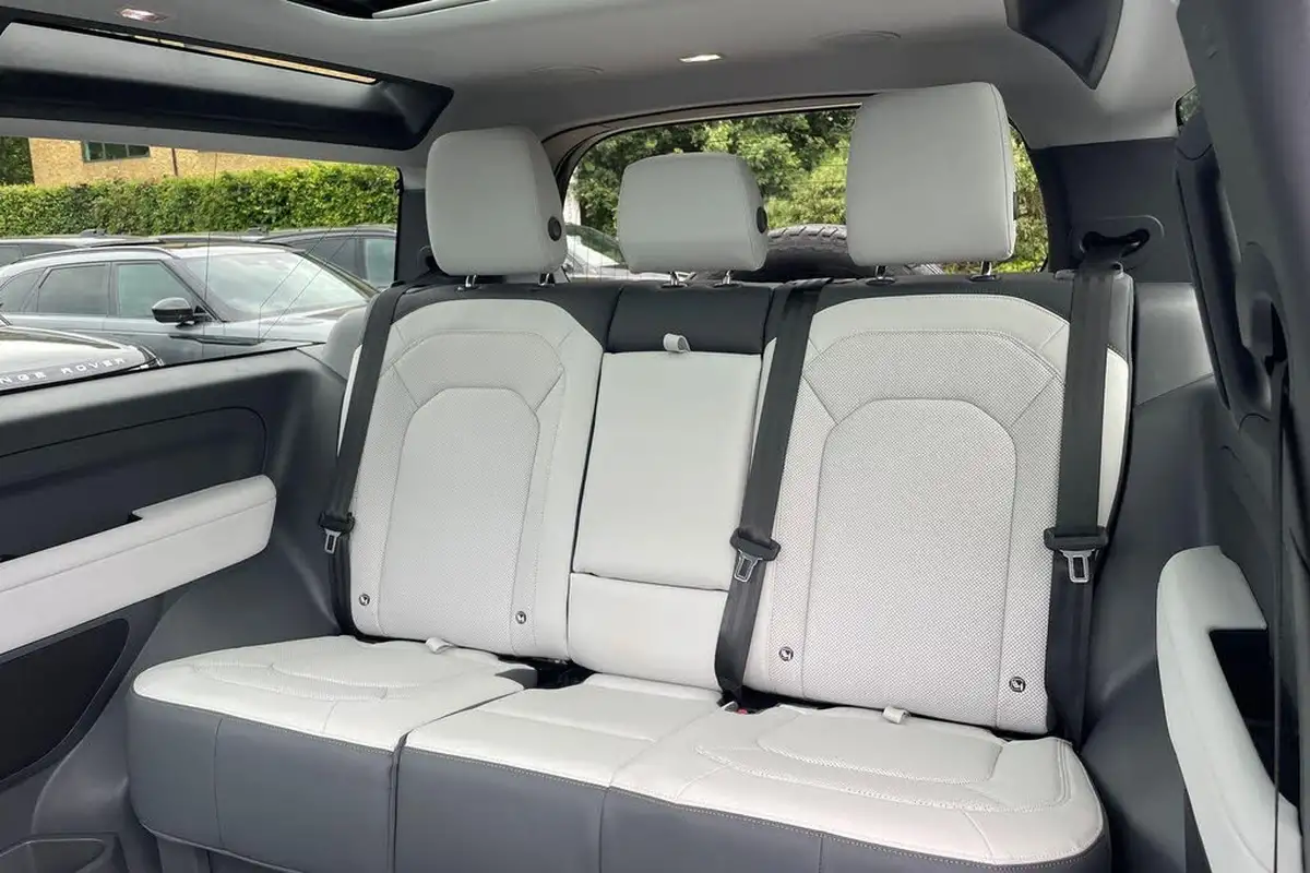 2024-land-rover-90-defender-30-d350-x-dynamic-hse-big-41