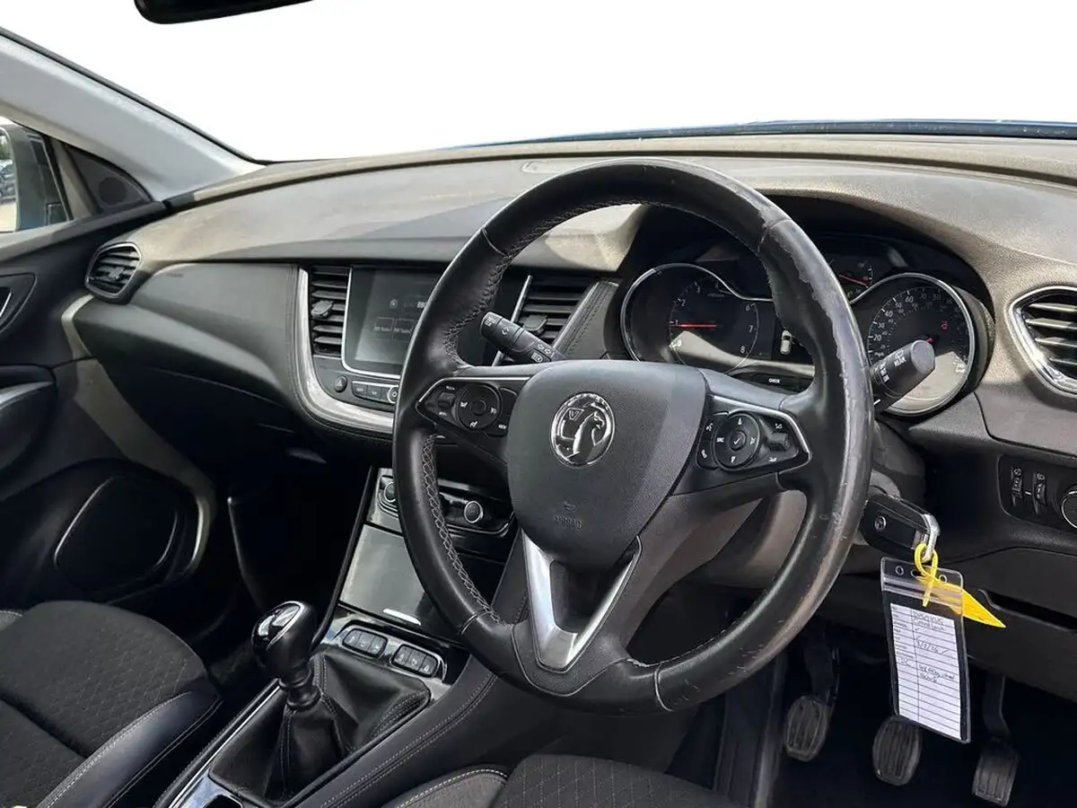 2020-vauxhall-grandland-x-12-sri-nav-big-4