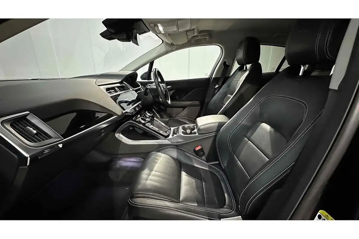 2022-jaguar-i-pace-ev400-se-big-19