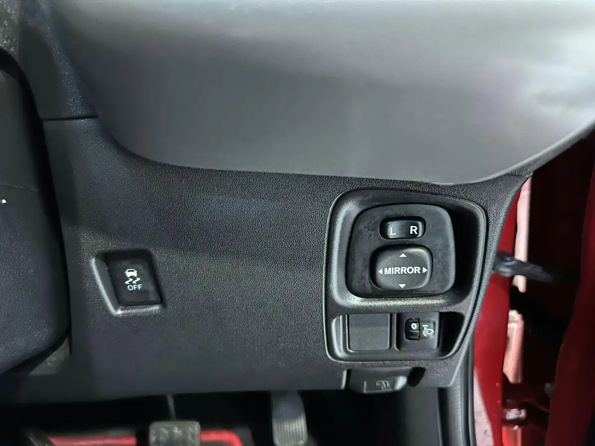 2016-toyota-aygo-10-vvt-i-x-play-68bhp-5d-big-17