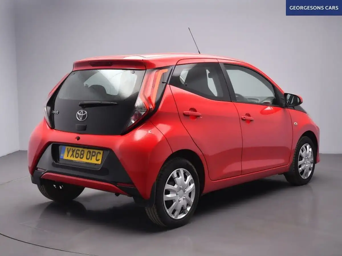 2018-toyota-aygo-10-vvt-i-x-play-71bhp-5d-big-1