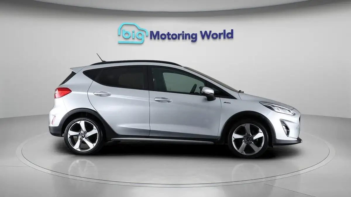 2020-ford-fiesta-big-8