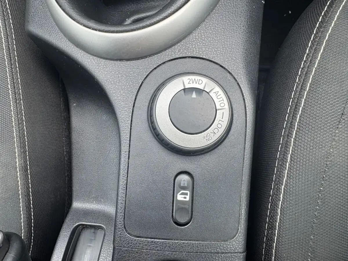 2011-nissan-qashqai-20td-n-tec-4wd-big-26