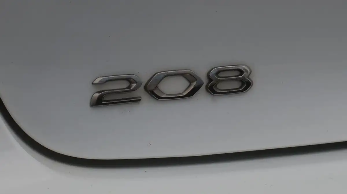 2020-peugeot-208-12-puretech-allure-premium-100bhp-big-21