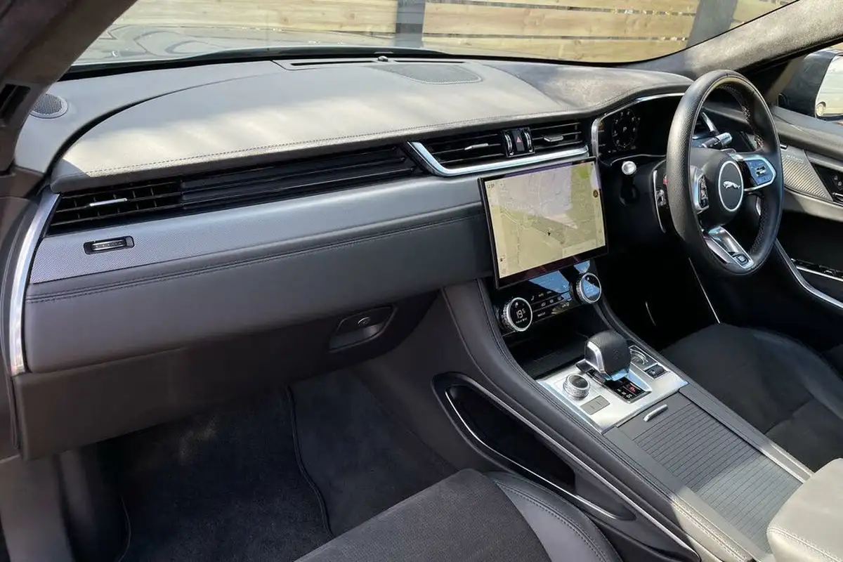2022-jaguar-f-pace-50-v8-p550-svr-big-27