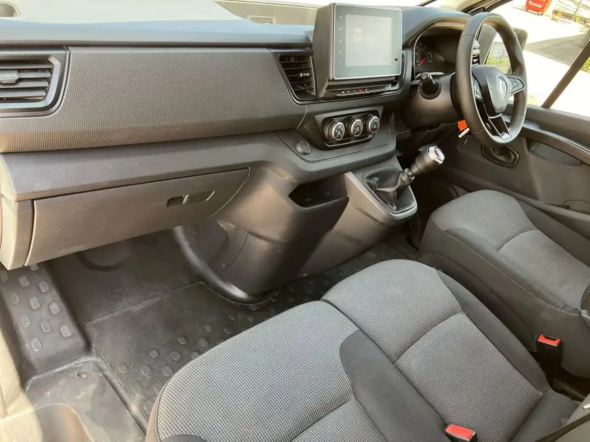 2023-renault-trafic-20dci-sl28-130-business-big-22