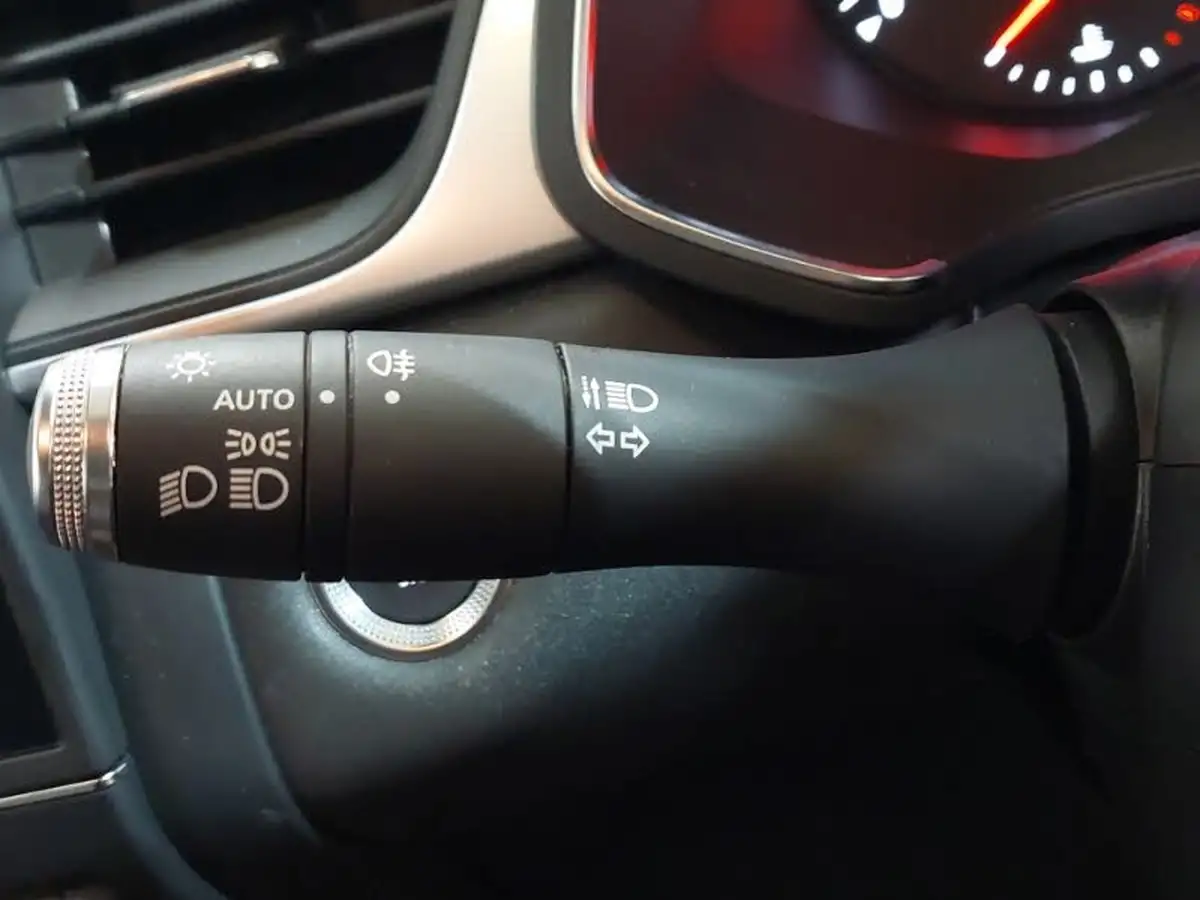 2021-renault-captur-13-tce-iconic-140ps-big-15