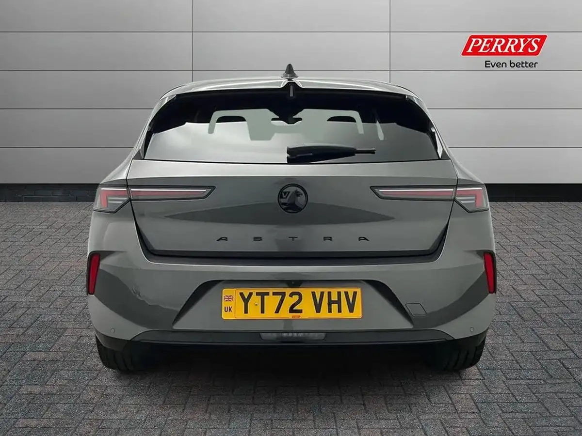 2022-vauxhall-astra-12-turbo-gs-line-hatchback-big-4